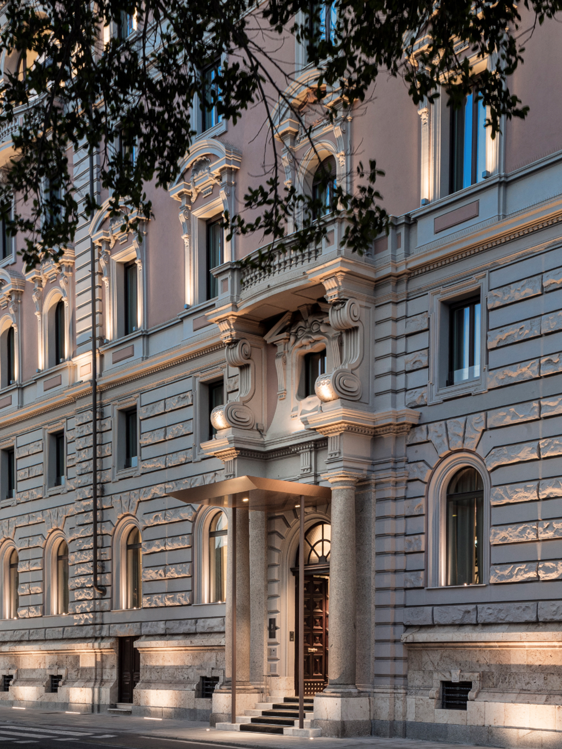 2. Details of the facade of Palazzo Tirso Cagliari - MGallery Hotel Collection 5* - ph. © Studio Vetroblu