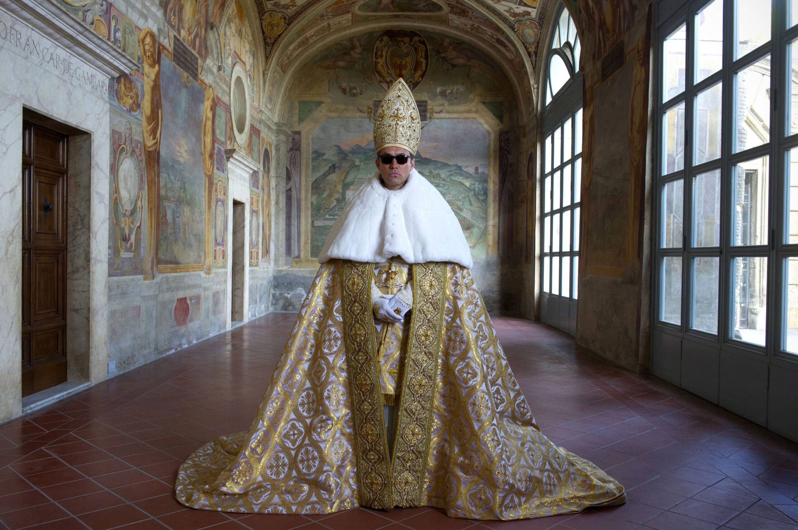 the-young-pope_3fgoUu